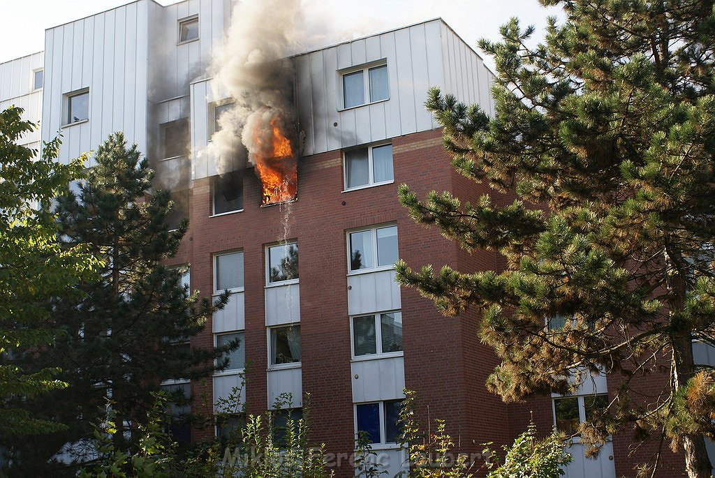 Feuer 3 Vollbrand Kueche Koeln Bucheim Modemannstr P549.JPG